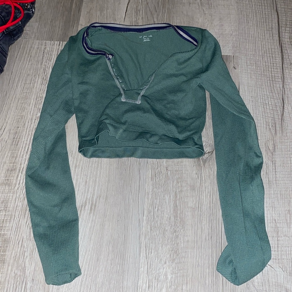 URBAN OUTFITTERS LONG SLEEVE